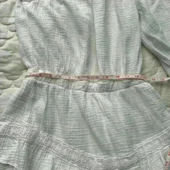 Elegant White Off-Shoulder Dress - Picture 14 of 15